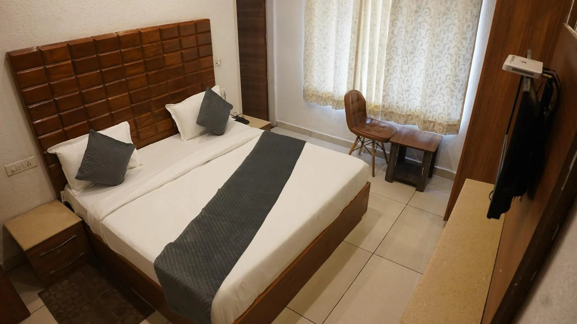 Hotel Sharrytel Zirakpur