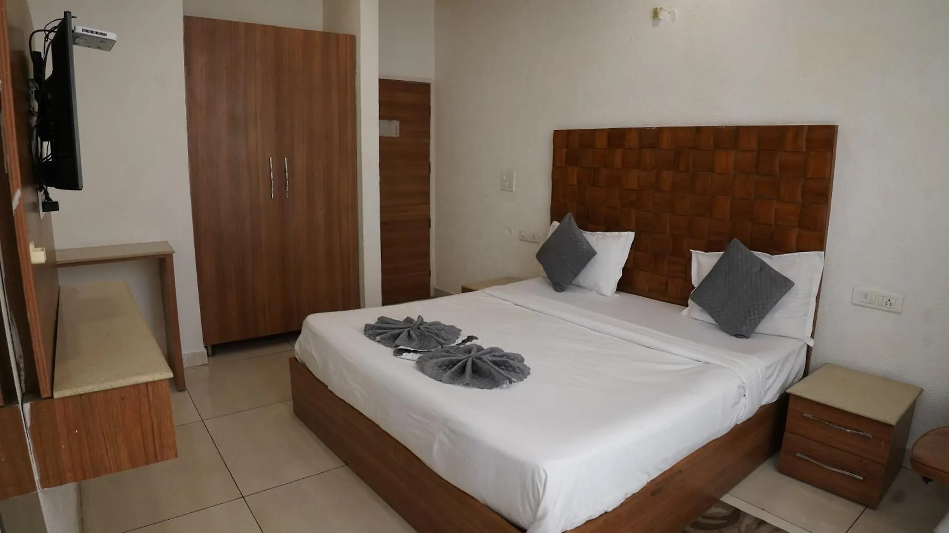 Hotel Sharrytel Zirakpur 3*,  India
